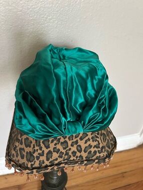 Emerald Green Satin Hair Bonnet - Women’s Hair Accessory